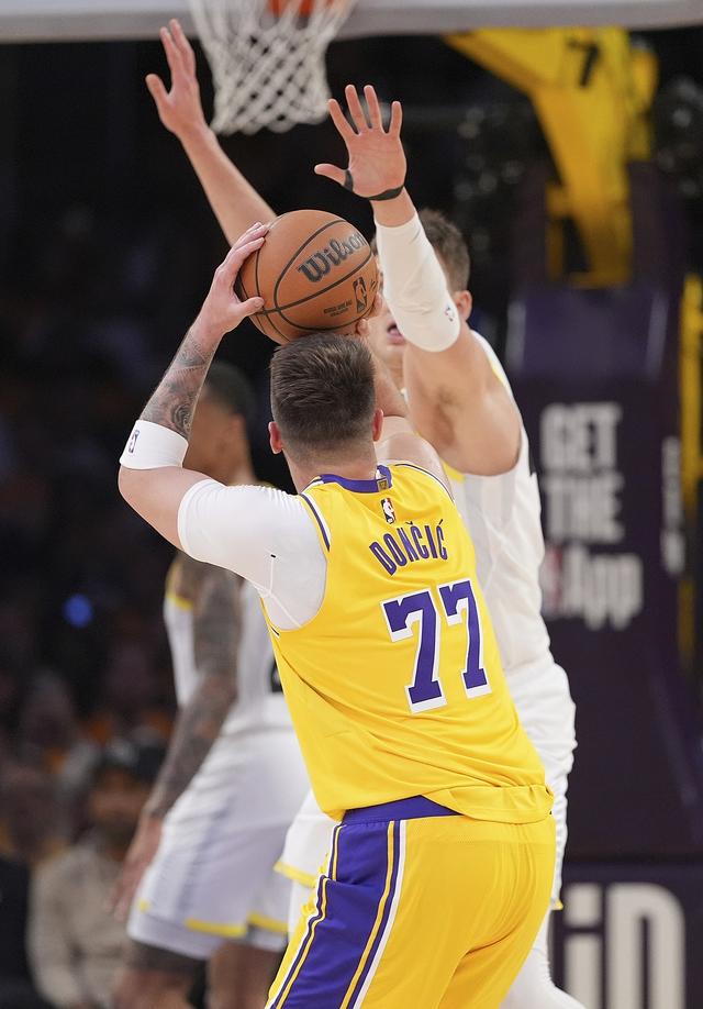 爵士队球员训练态度严谨,打破困境 爵士队球员训练态度严谨,打破困境