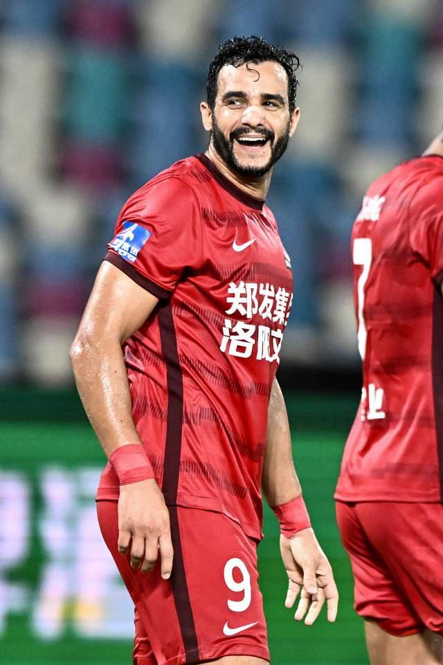 包含恒大客场胜负卓尔，霸气表现稳扎稳打的词条