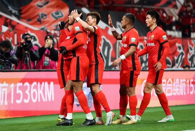 九游体育官网入口-上海上港队员团结一致，击败对手