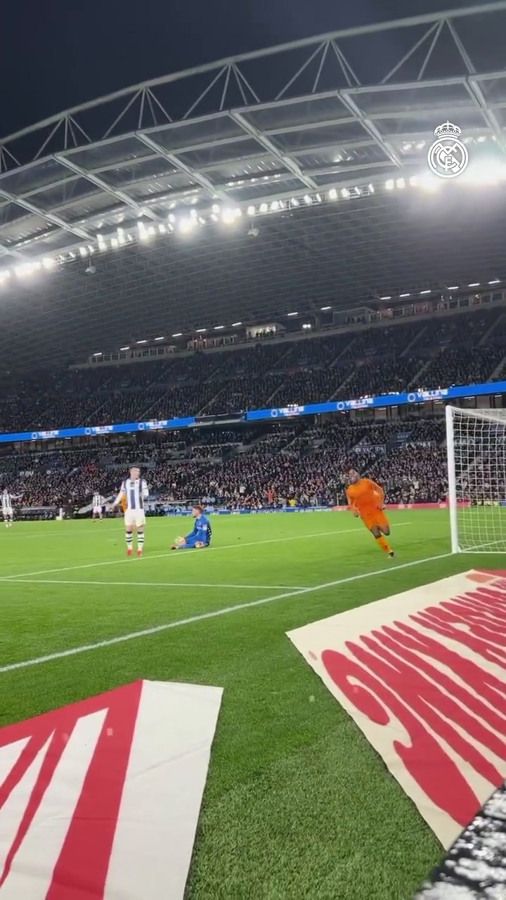 包含德国队员突破限制，轻松破门得分的词条