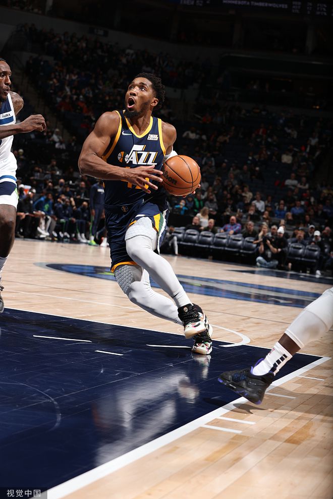 狼队客场大胜诺维奇,豪取三分 狼队客场大胜诺维奇,豪取三分