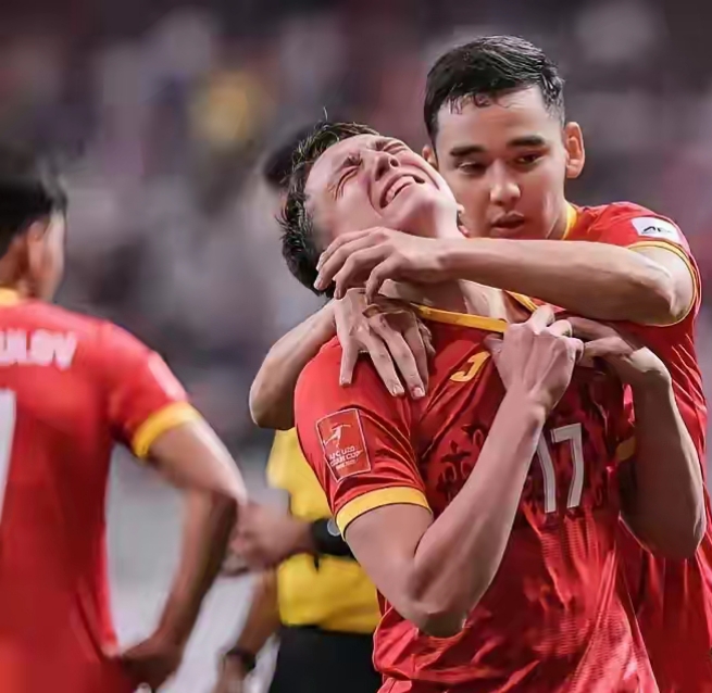 足球联赛中的巅峰对决让人心潮澎湃 足球联赛中的巅峰对决让人心潮澎湃