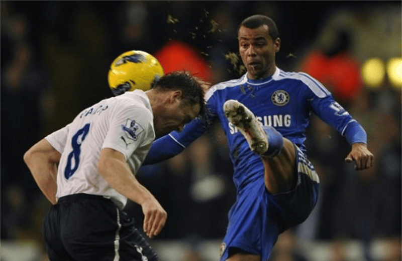 英格兰联赛季后的激烈竞争，球队积分紧张