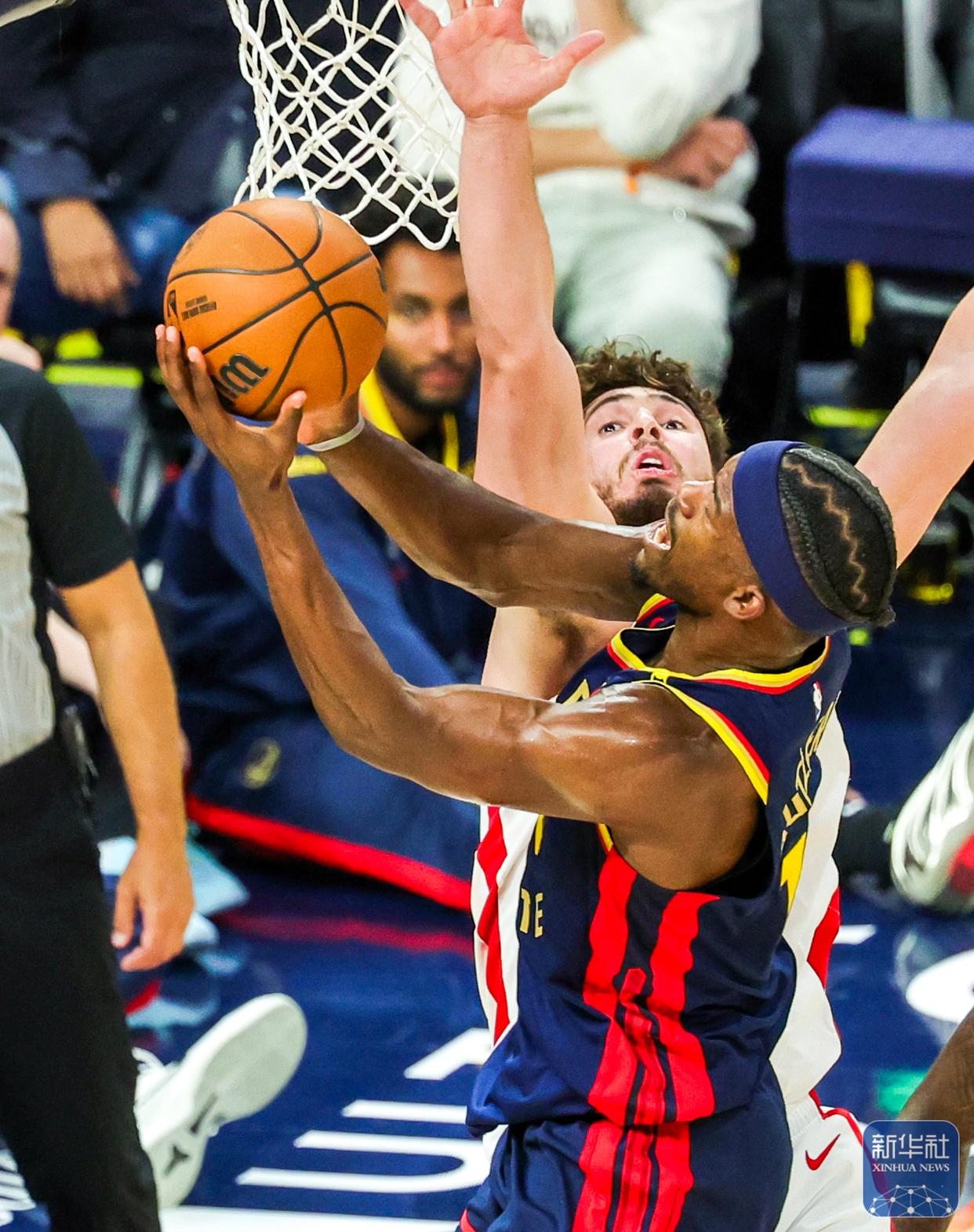 九游体育-包含勇士胜魔术，克莱背伤坚强表现值得称赞的词条