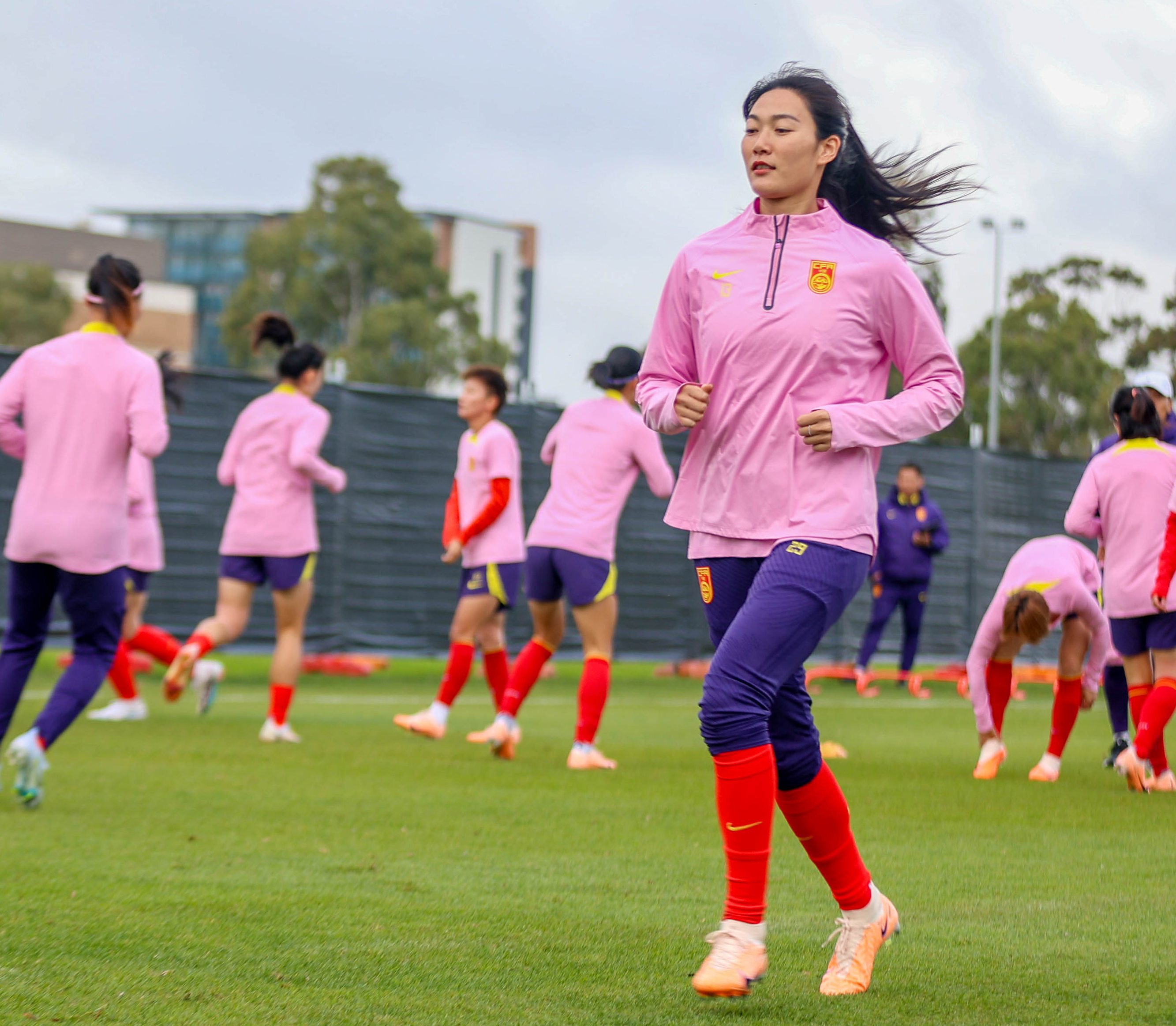 九游体育官网入口-女足比赛精彩绝伦，现场观众沸腾