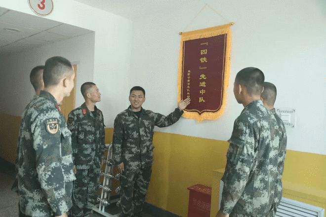 -甘肃队经过千辛百苦，终于封王比赛冠军