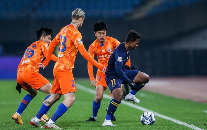 广州富力主场战胜对手，积分榜排名上升的简单介绍