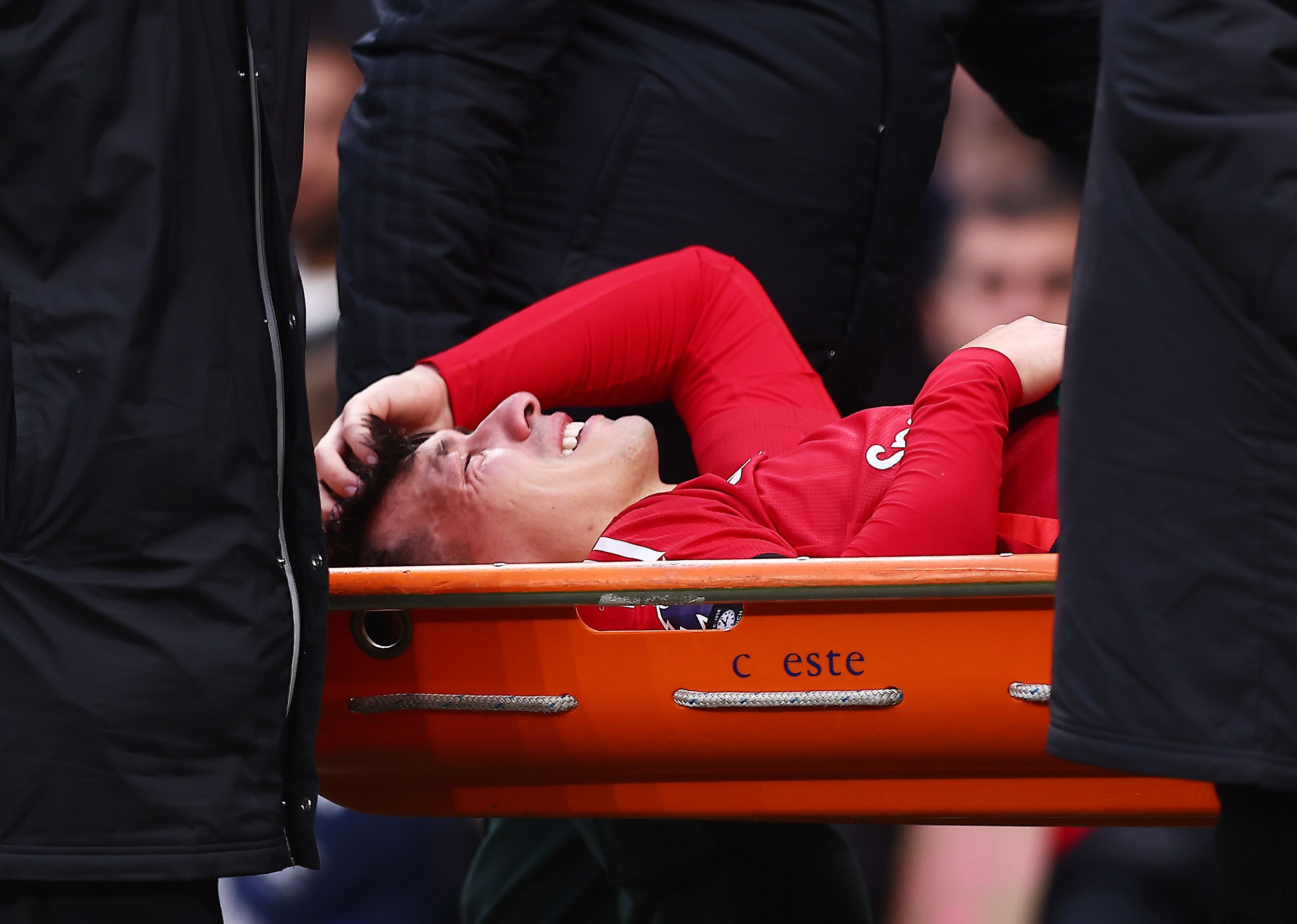 马德里竞技后卫膝伤复发，恐将缺席重要比赛的简单介绍