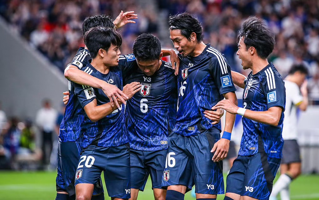 包含尚贝利队客场遭遇失利，积分榜下滑的词条