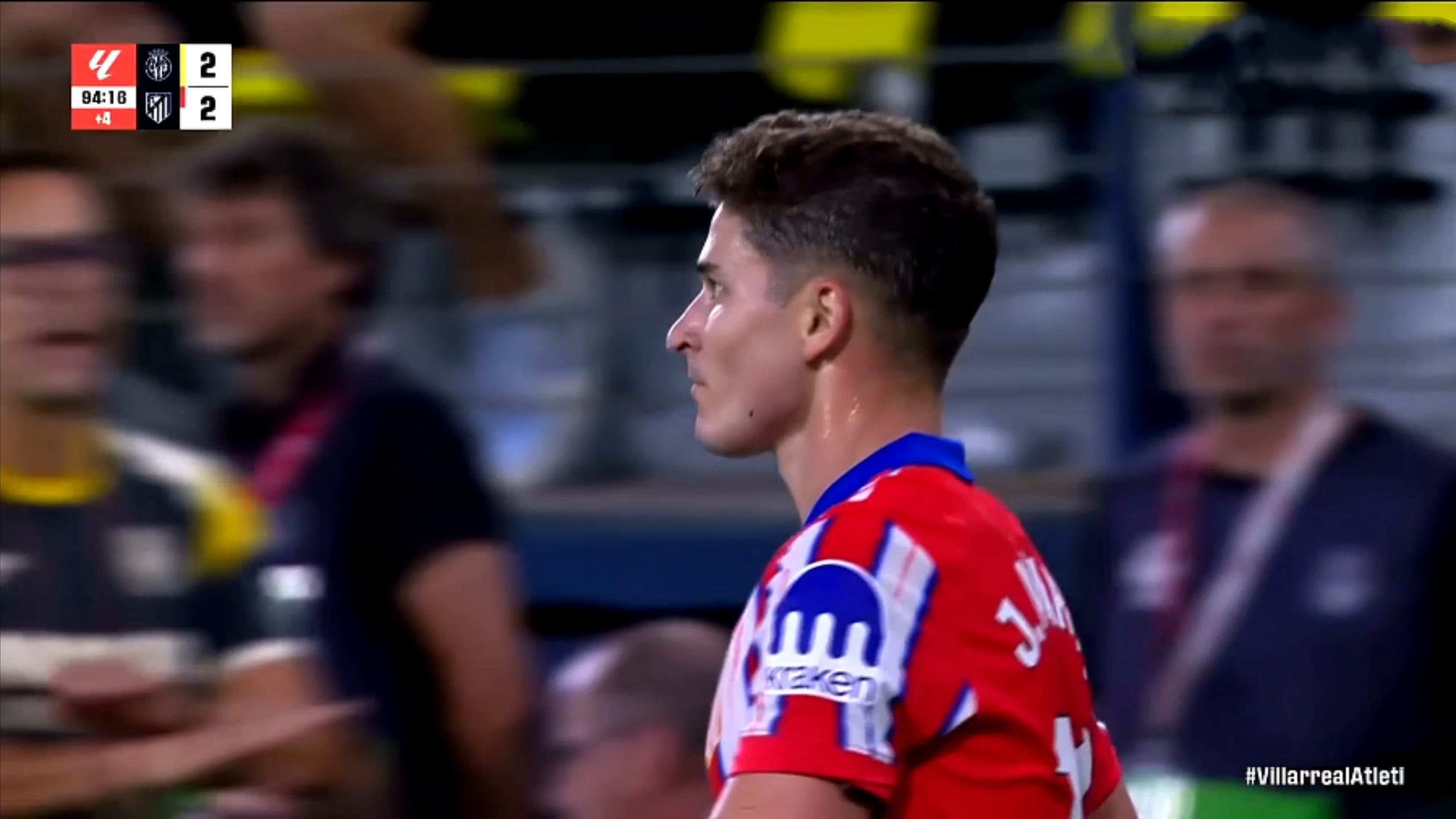 包含比利亚雷亚尔客场遭遇惨败，降级阴影笼罩的词条