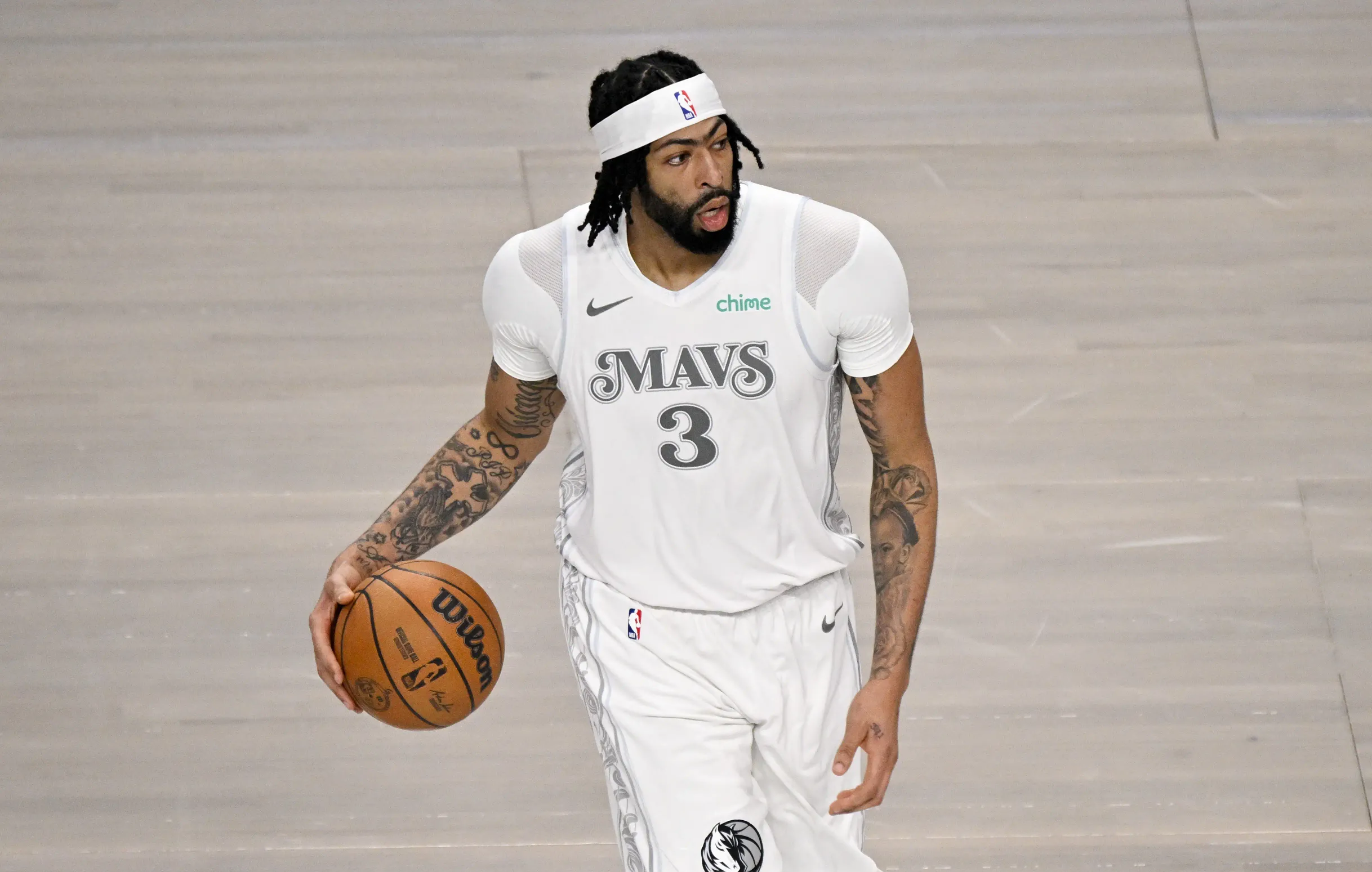 篮球巨星安东尼-戴维斯借强势表现力平探花的简单介绍