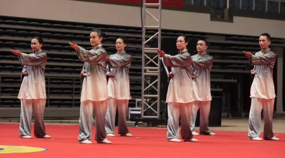 关于队员超水平表现,力压群雄夺魁的信息 关于队员超水平表现,力压群雄夺魁的信息